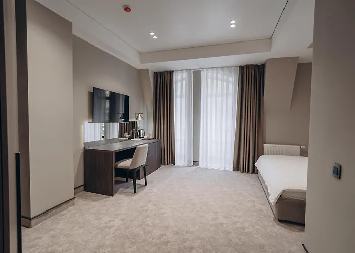 Park Bristol Hotel *