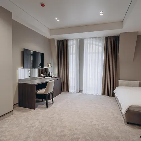 Park Bristol Hotel *